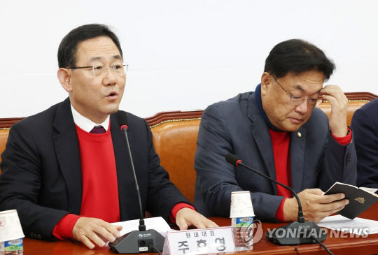 주호영 국민의힘 원내대표가 24일 오전 국회에서 열린 비상대책위원회의에서 발언하고 있다.<연합뉴스>